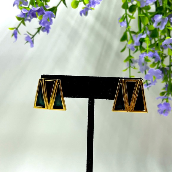 Evoke Signed Vintage Geometric Design Stud Earrings - Picture 2 of 7